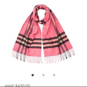 Burberry Classic Cashmere Scarf in Check -  Pink